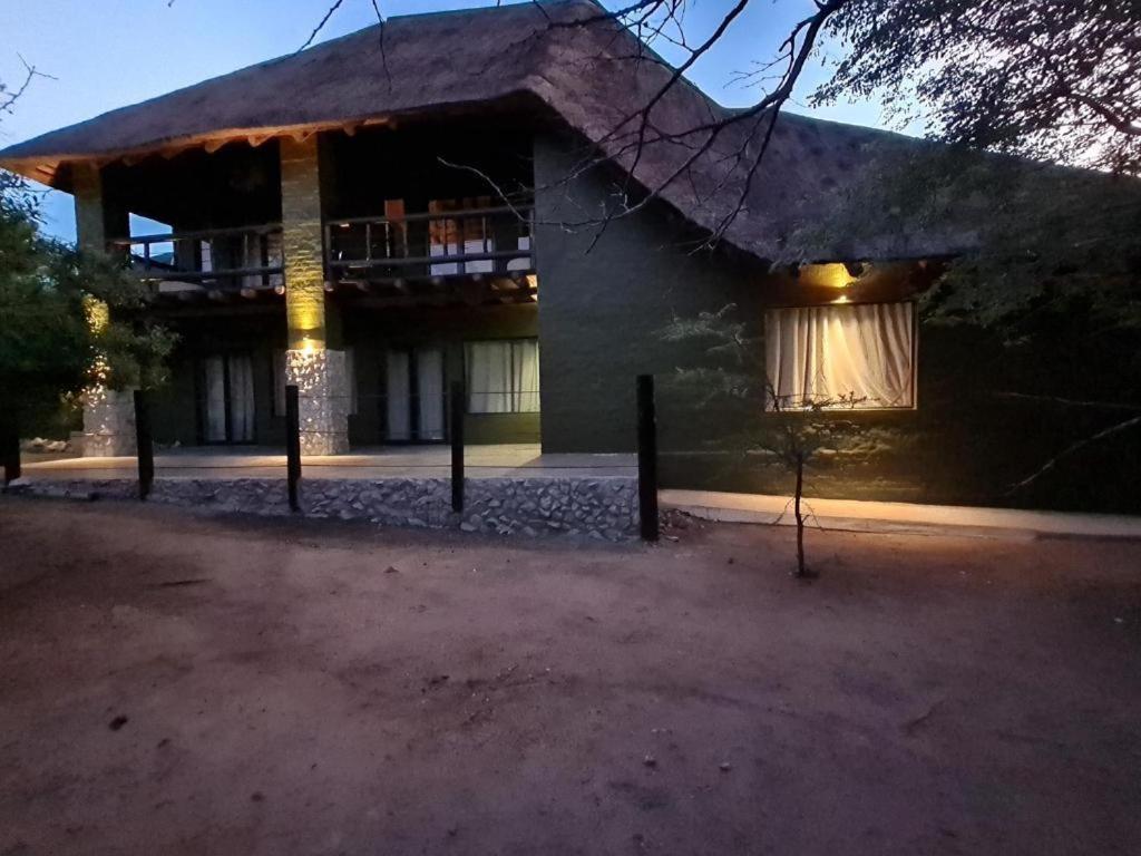 Croc Orvyll'S Kruger Lodge Marloth Park Εξωτερικό φωτογραφία